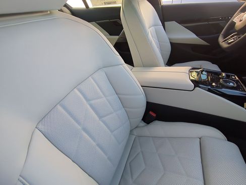 Used 2026 BMW 530i w/ M Sport Package RWD image 33