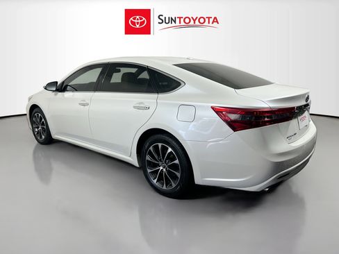 Used 2018 Toyota Avalon XLE Premium image 6