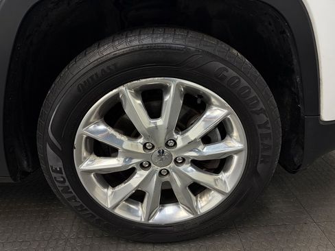 Used 2017 Jeep Cherokee Limited image 13