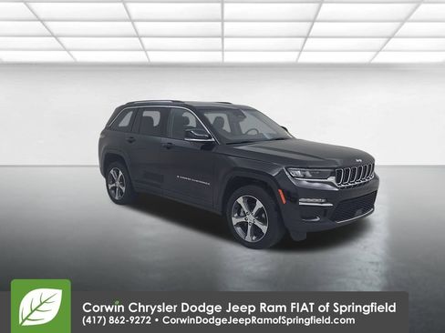 Certified 2023 Jeep Grand Cherokee Limited image 3