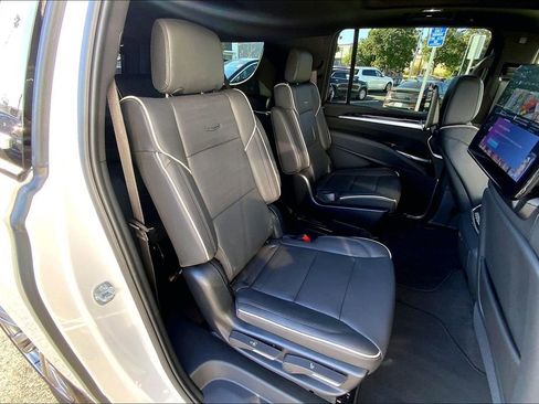 Used 2025 Cadillac Escalade ESV Sport w/ Touring Package image 19