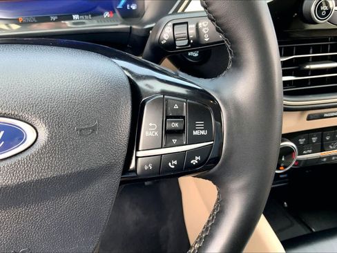 Used 2022 Ford Escape SEL w/ Technology Package FWD image 21