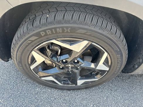 Used 2024 Kia Seltos EX FWD image 11