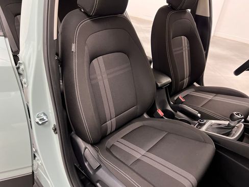 Used 2025 Hyundai Venue SEL image 22