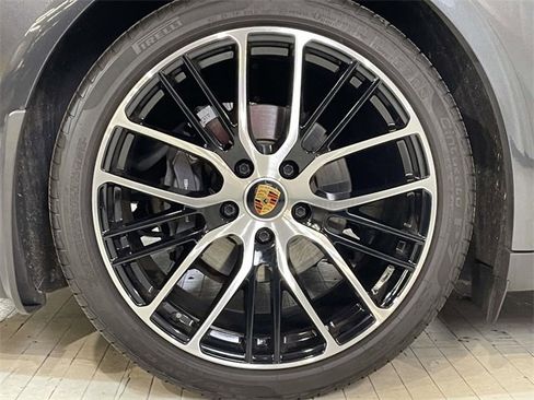 Used 2023 Porsche Panamera 4 Platinum Edition image 15