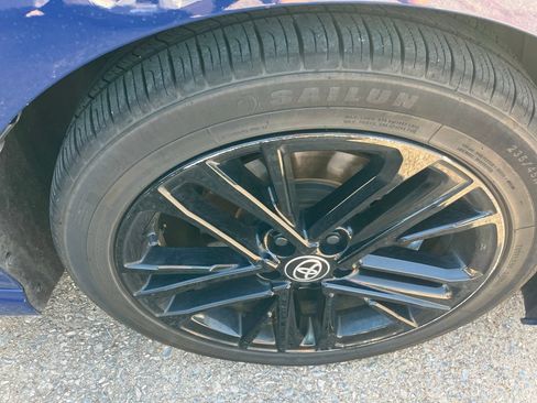 Used 2025 Toyota Camry SE FWD image 2