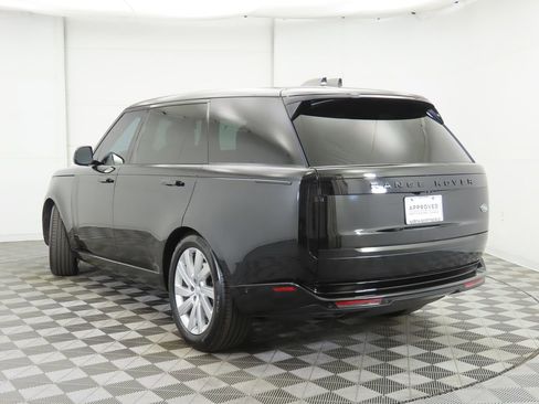 Used 2023 Land Rover Range Rover Long Wheelbase SE image 7