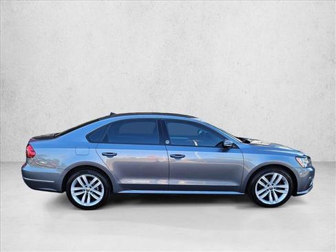 Used 2019 Volkswagen Passat 2.0T Wolfsburg image 4