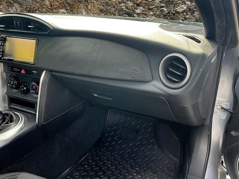 Used 2018 Toyota 86 image 14