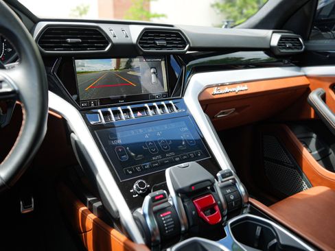 Used 2020 Lamborghini Urus AWD/4WD image 23