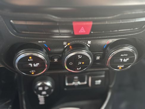 Used 2015 Jeep Renegade Trailhawk w/ Popular Equipment Group image 22