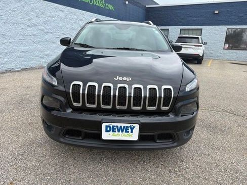 Used 2017 Jeep Cherokee Latitude w/ Cold Weather Group AWD/4WD image 8