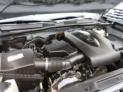 Used 2019 Toyota Tacoma TRD Off-Road w/ TRD Premium Off Road Package image 9