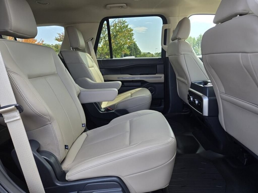 Used 2023 Ford Expedition XLT RWD image 19