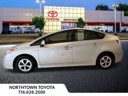 Used 2014 Toyota Prius Two image 2