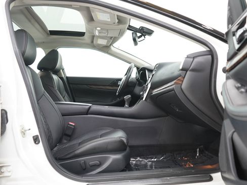 Used 2017 Nissan Maxima Platinum FWD image 11