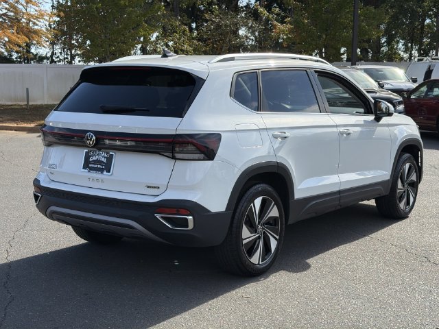 Used 2025 Volkswagen Taos SE AWD/4WD image 12