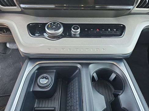 Used 2025 Ford Expedition Max Active RWD image 21