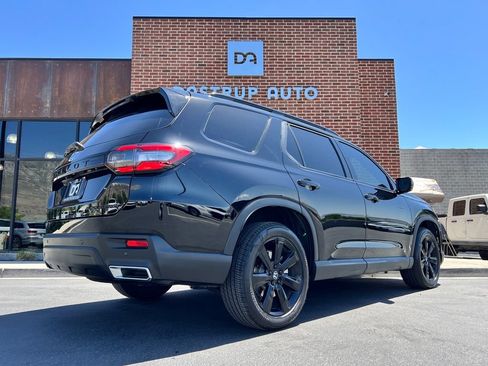 Used 2025 Honda Pilot Black Edition image 6