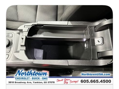 Used 2024 GMC Terrain SLE w/ Driver Convenience Package image 27