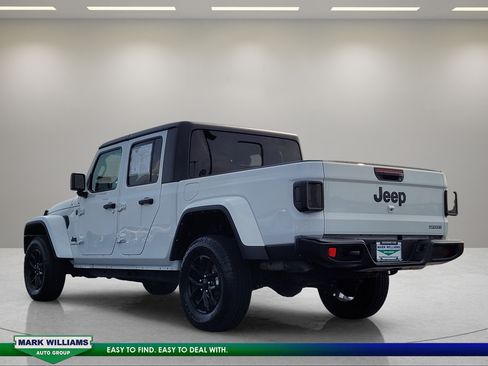 Used 2021 Jeep Gladiator Sport AWD/4WD image 6
