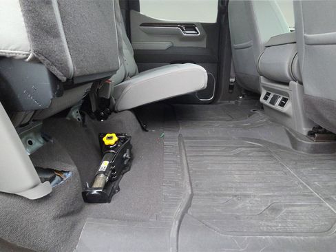 Used 2023 GMC Sierra 1500 SLE image 26