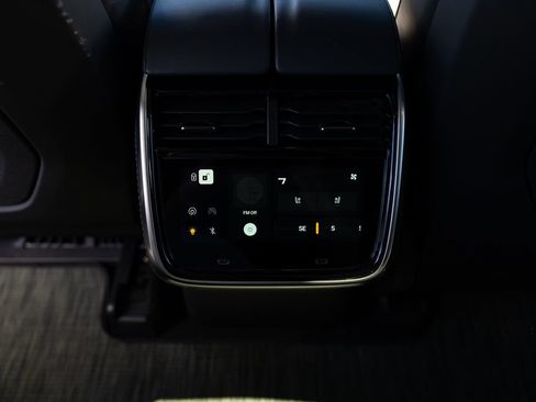 Used 2024 Rivian R1S Adventure AWD/4WD image 9