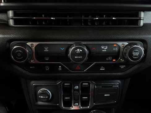 Used 2025 Jeep Wrangler Unlimited Sport AWD/4WD image 25
