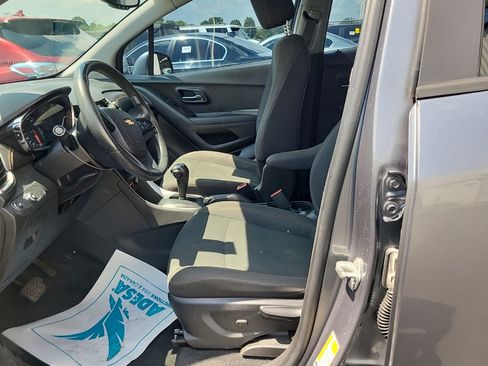 Used 2020 Chevrolet Trax LS FWD image 6