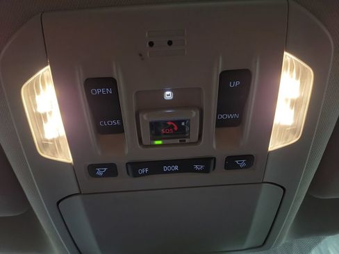 Used 2023 Toyota Highlander XLE AWD/4WD image 24