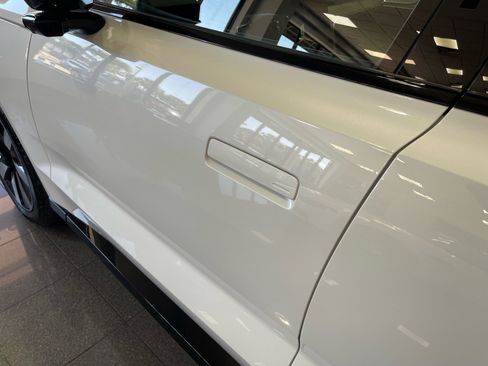 Used 2025 Volvo EX90 Ultra AWD/4WD image 13
