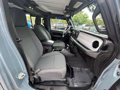 Used 2024 Jeep Gladiator Sport AWD/4WD image 23