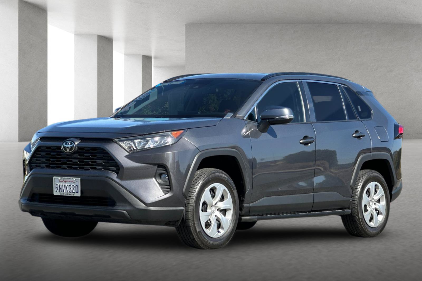 Used 2021 Toyota RAV4 LE FWD image 8