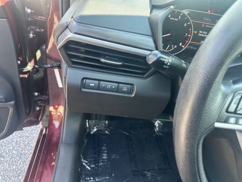 Used 2025 Nissan Altima 2.5 SV FWD image 13
