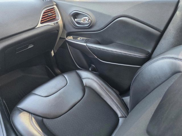 Used 2019 Jeep Cherokee Latitude Plus w/ Comfort/Convenience Group FWD image 26