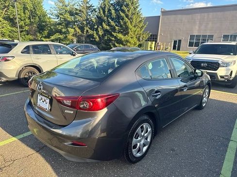 Used 2017 MAZDA MAZDA3 Sport FWD image 4