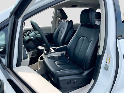 Certified 2024 Chrysler Pacifica Touring-L w/ Road Tripper Package image 20