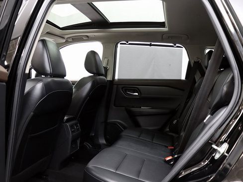 Used 2022 Nissan Rogue SV w/ SV Premium Package image 12