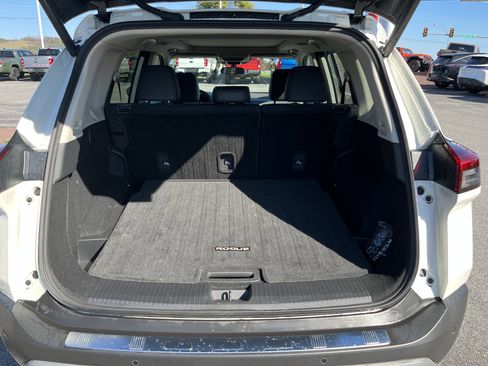 Used 2023 Nissan Rogue SV w/ SV Premium Package image 5