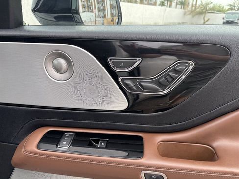 Used 2020 Lincoln Aviator Reserve w/ Equipment Group 201A image 30