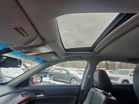 Used 2010 Honda Crosstour EX-L image 16