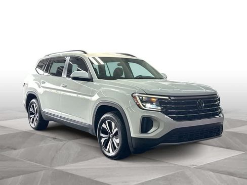 Used 2024 Volkswagen Atlas SE FWD image 2
