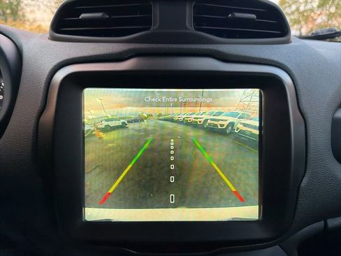 Certified 2022 Jeep Renegade Latitude w/ Convenience Group image 20