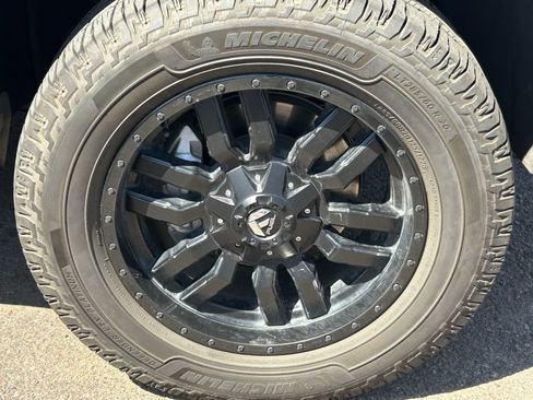 Used 2023 GMC Sierra 1500 AT4 w/ Technology Package AWD/4WD image 9