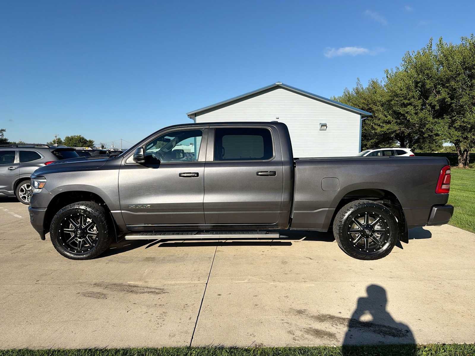 Used 2024 RAM 1500 Laramie AWD/4WD image 3
