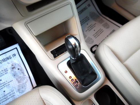 Used 2012 Volkswagen Tiguan SE image 15