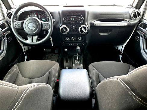 Used 2017 Jeep Wrangler Unlimited Sahara w/ Connectivity Group image 26