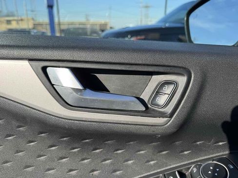 Used 2020 Ford Escape SE image 24