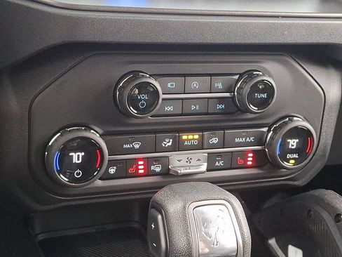 New 2026 Ford Bronco Badlands AWD/4WD image 11