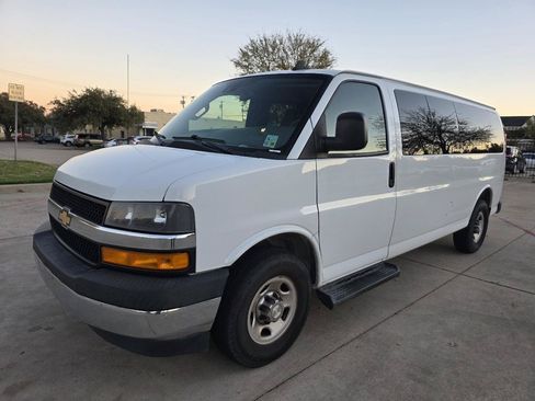 Used 2018 Chevrolet Express 3500 LT w/ LT Preferred Equipment Group RWD image 7